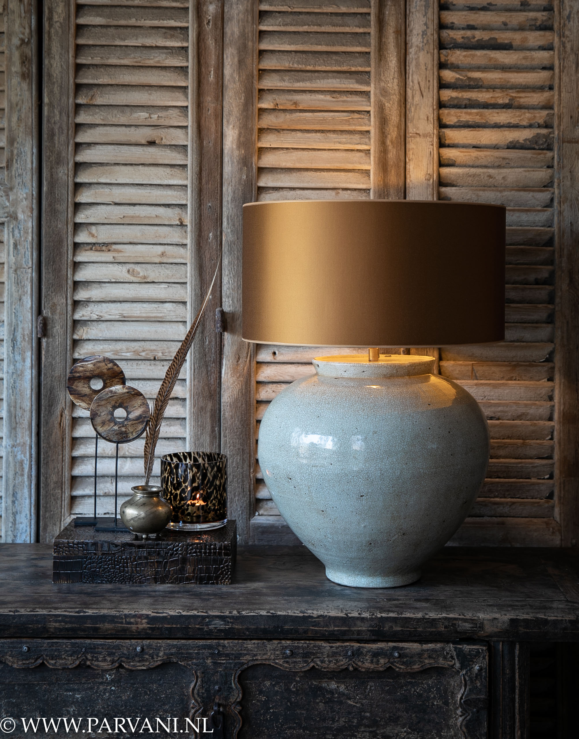 beige zandkleurige schemerlamp met cognac kleurige kap