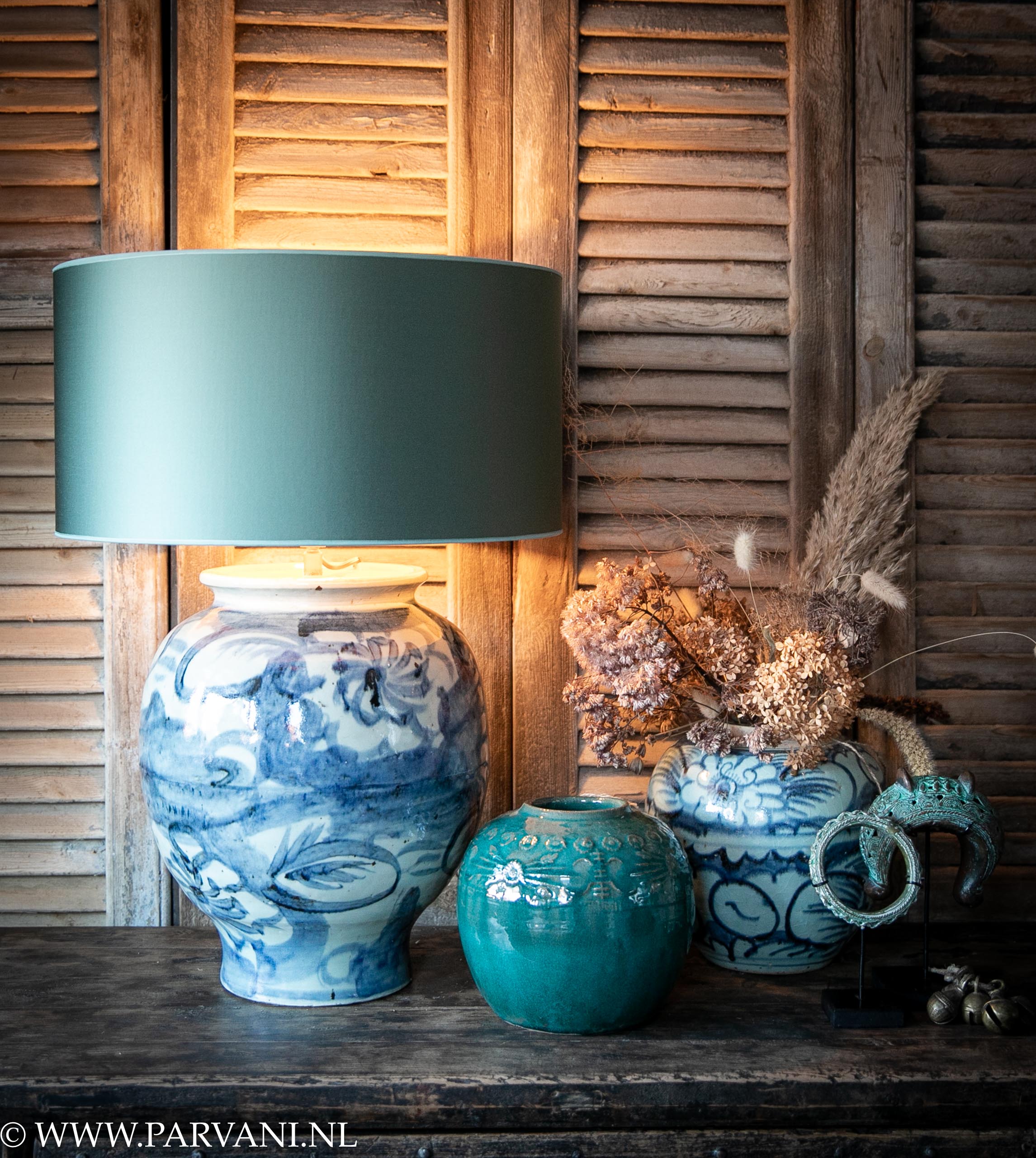 Lampvoet China blauw wit porselein gemberpot en bronzen armbanden