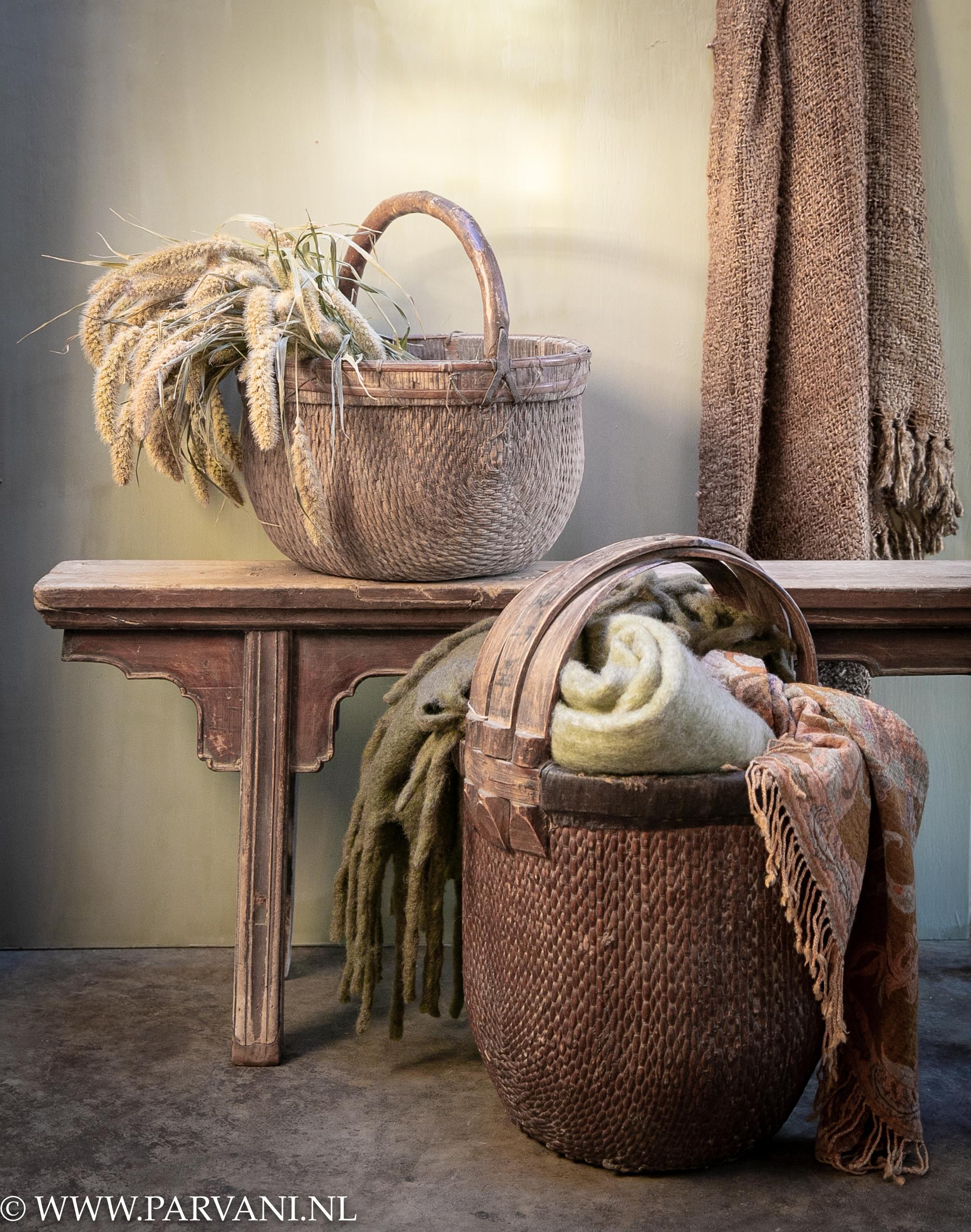 Oude vlechtwerk hengsel manden afkomstig uit China