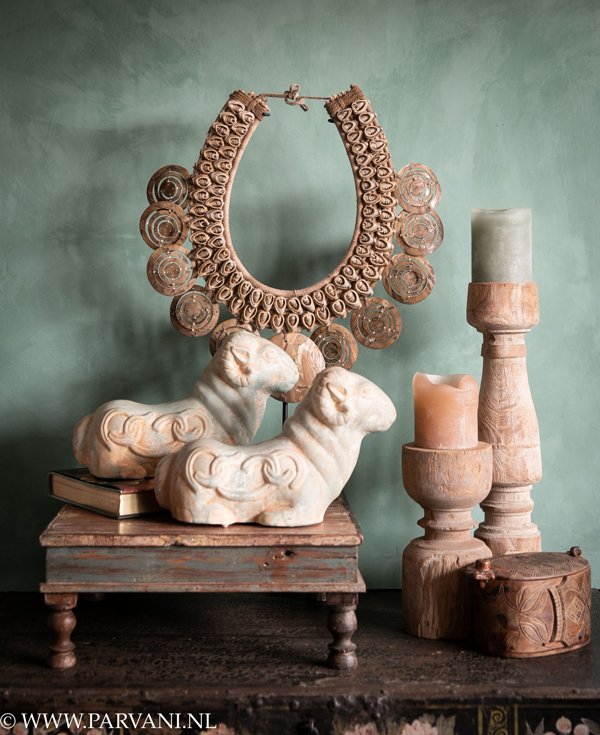 Schelpenketting op standaard