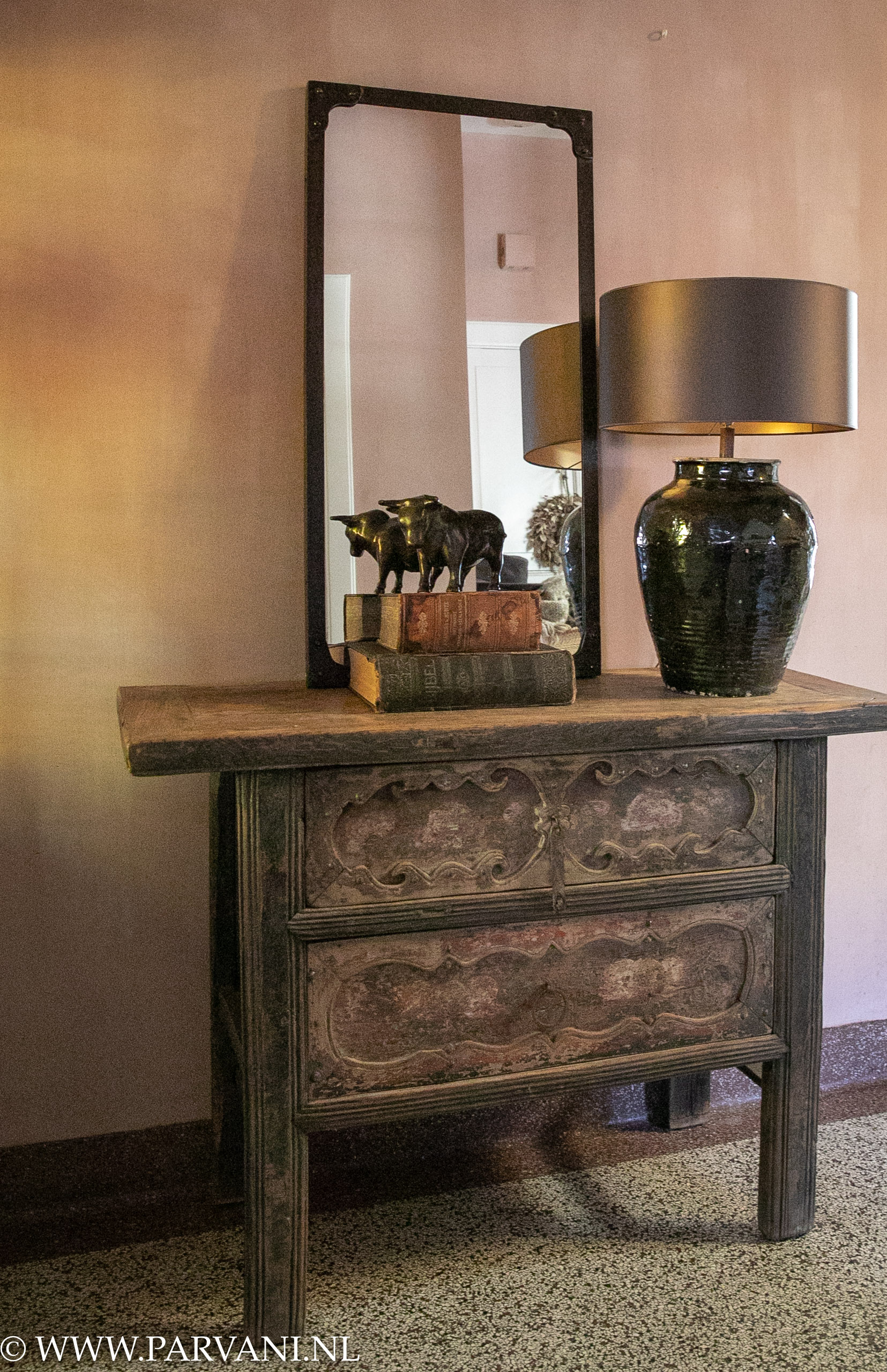 Wandtafel sidetable Chinees hout met lades en roze rode patina