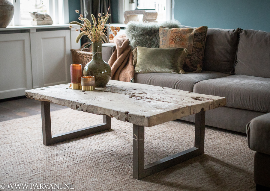 Grof houten tafelblad salontafel met stalen poot