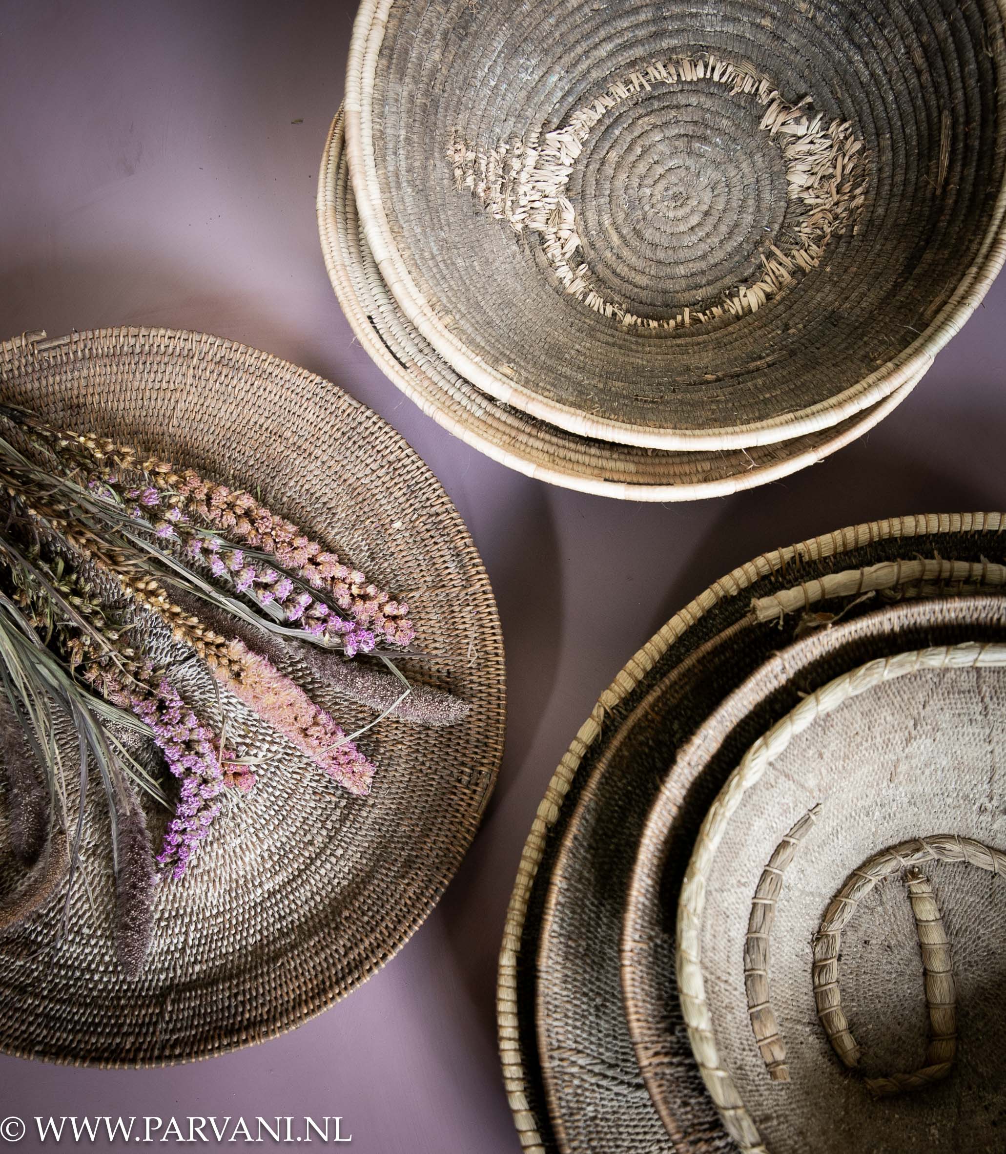 Afrikaanse ronde Makenge manden naturel met patronen en vlechtwerk voor aan de wand