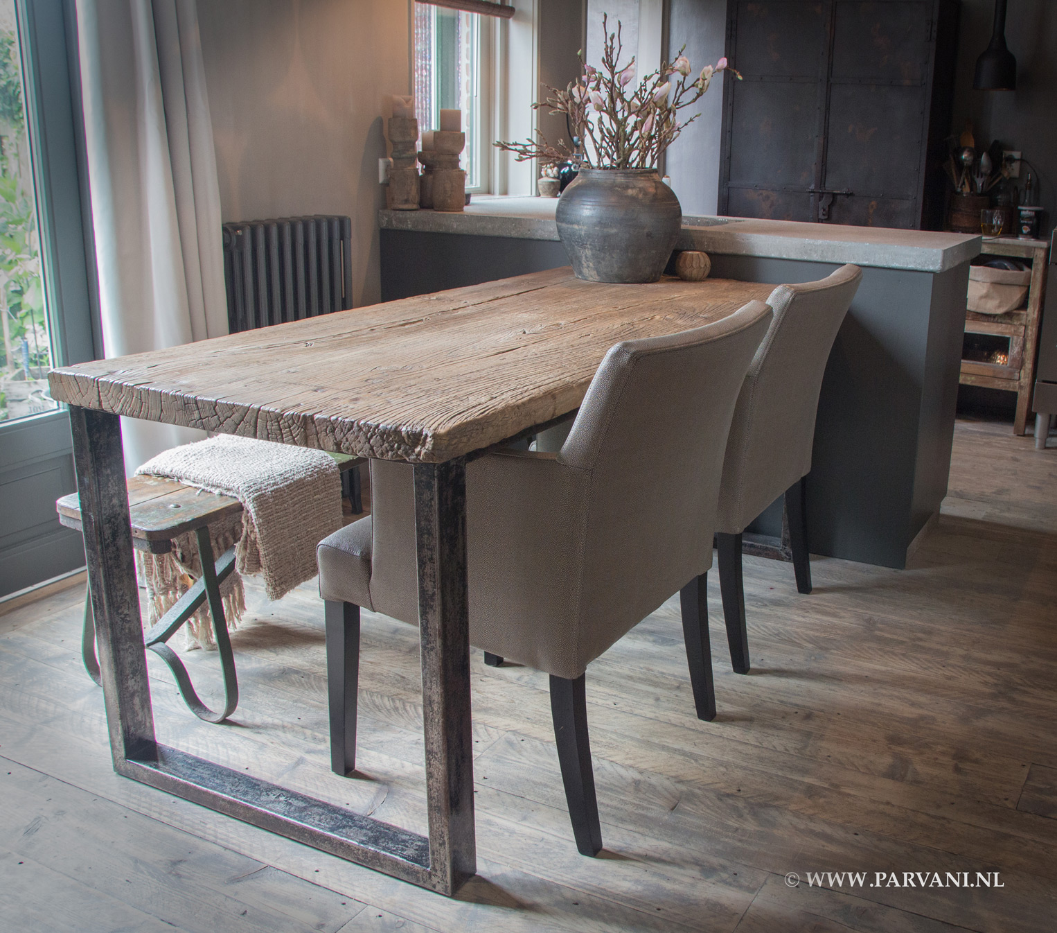 pols vertegenwoordiger Beoordeling tafel-oud-hout-metalen-frame-stoelen-dmf | Parvani