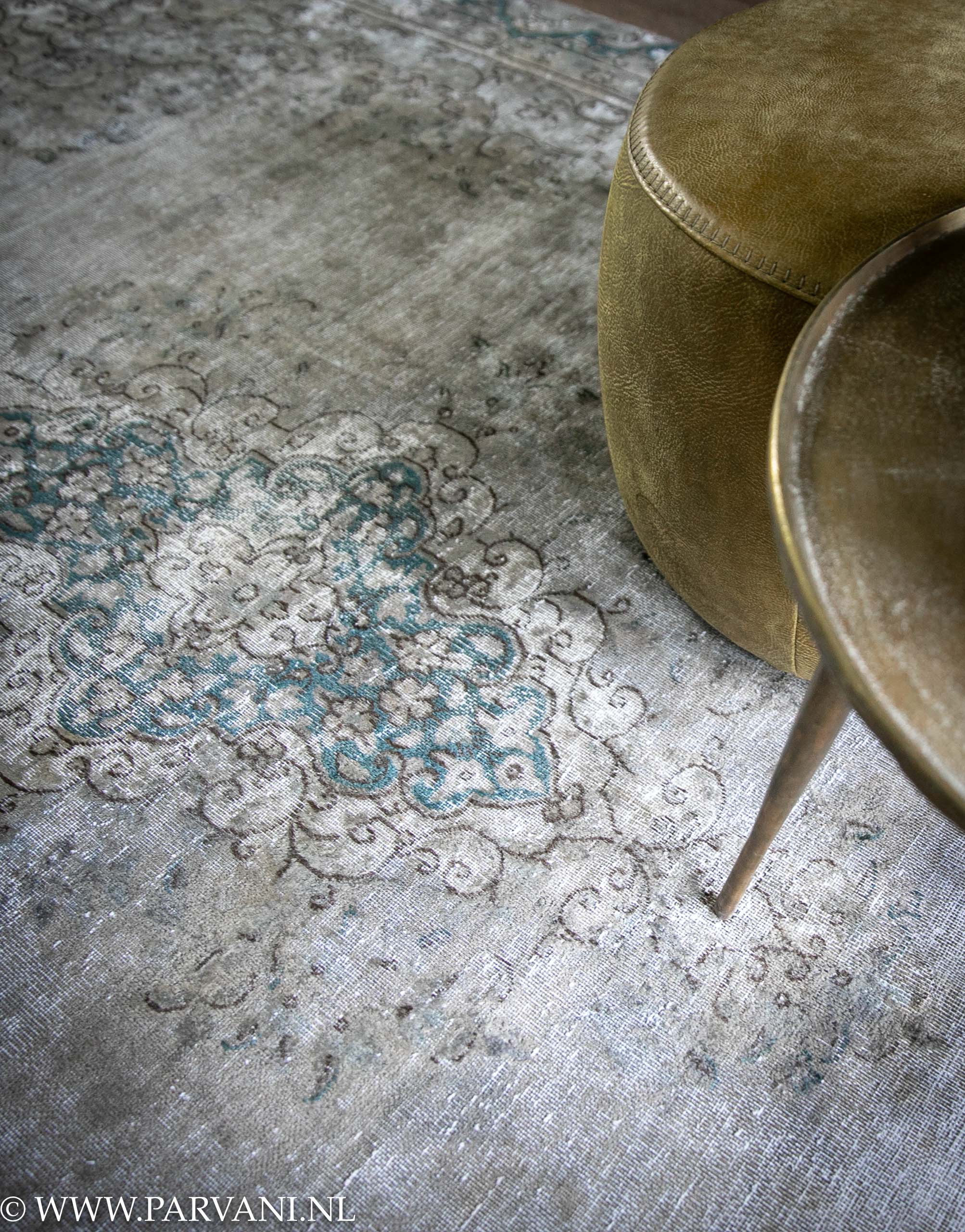 Vintage tapijt uit Iran grijs groen blauwe kleur patroon in petrol detail | Parvani